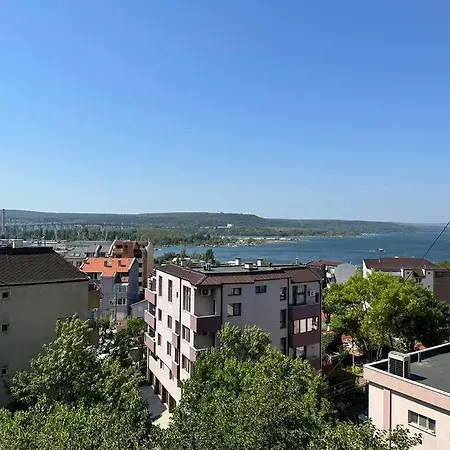 каролина Апартамент *